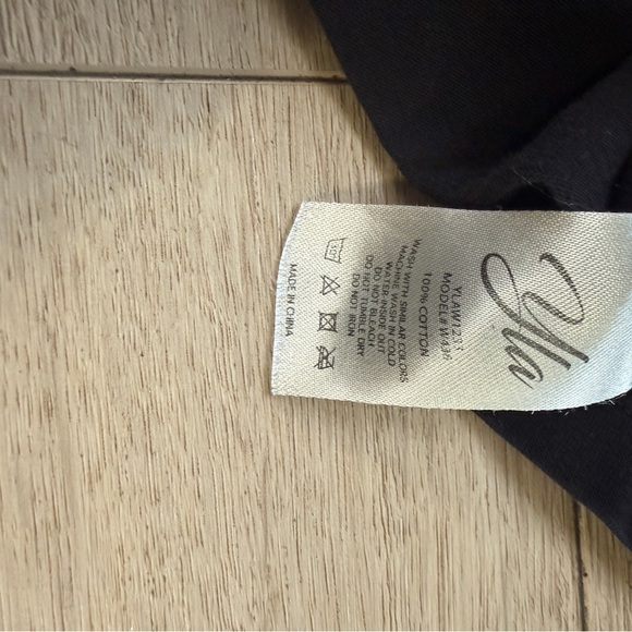 YOUNGLA crop top - Picture 3 of 3